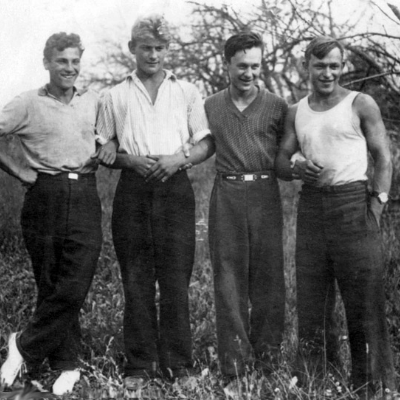 Бравые ребята. Иваньково, весна 1941 г. Бравые ребята. Иваньково, весна 1941 г.