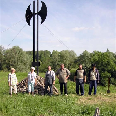 Памятник "Секиры", деревня Восьма Памятник "Секиры", деревня Восьма